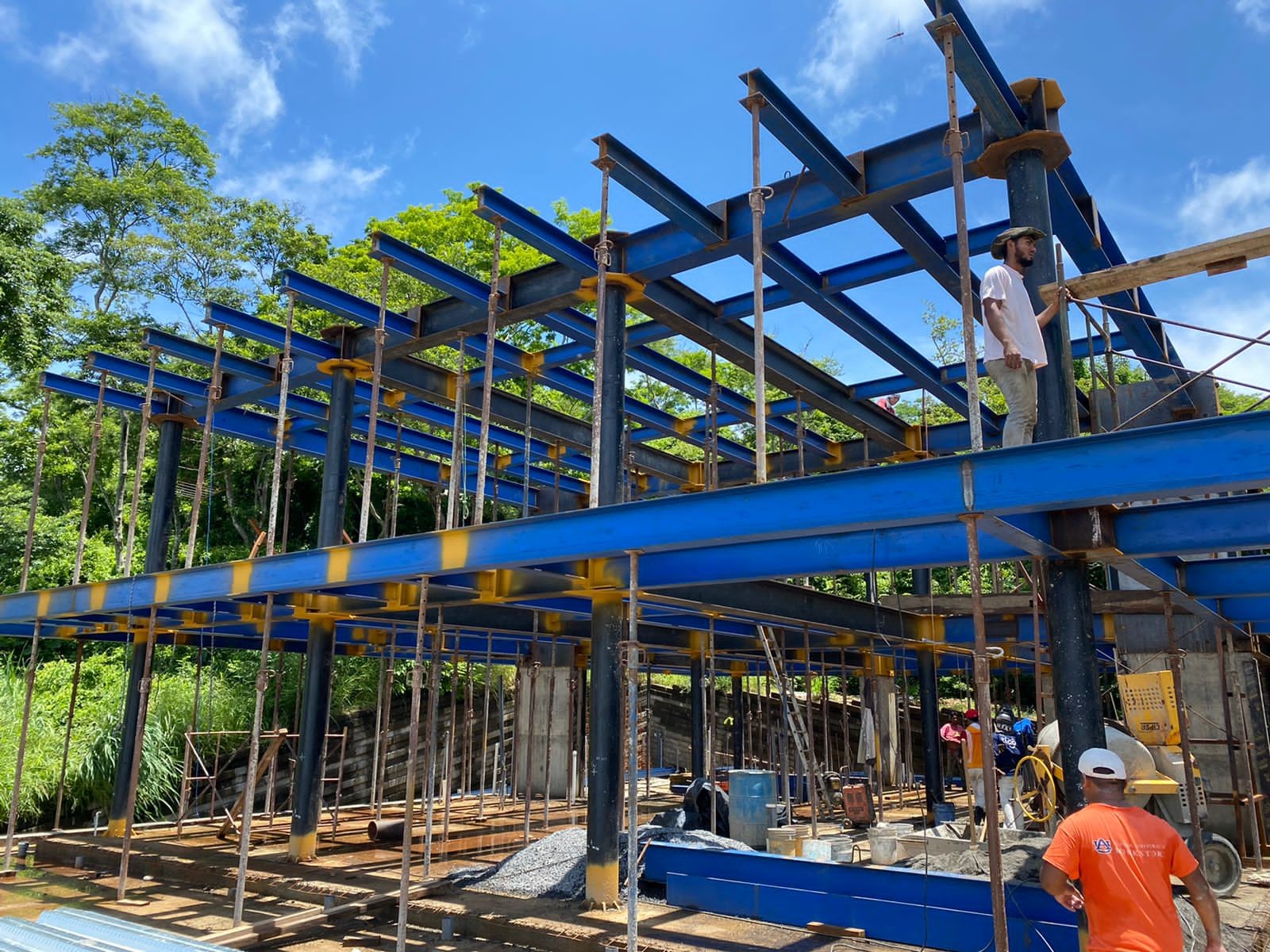 Estructura de acero proyectada por el despacho