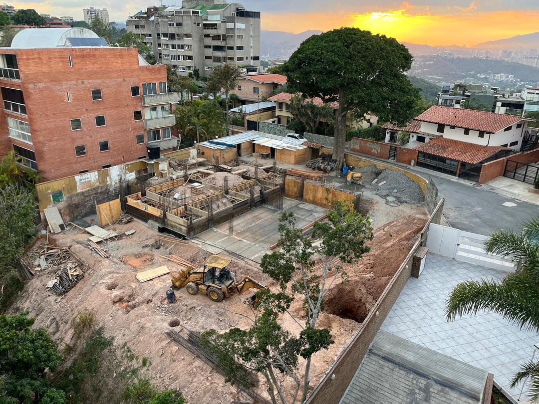 Obra vista aérea al atardecer