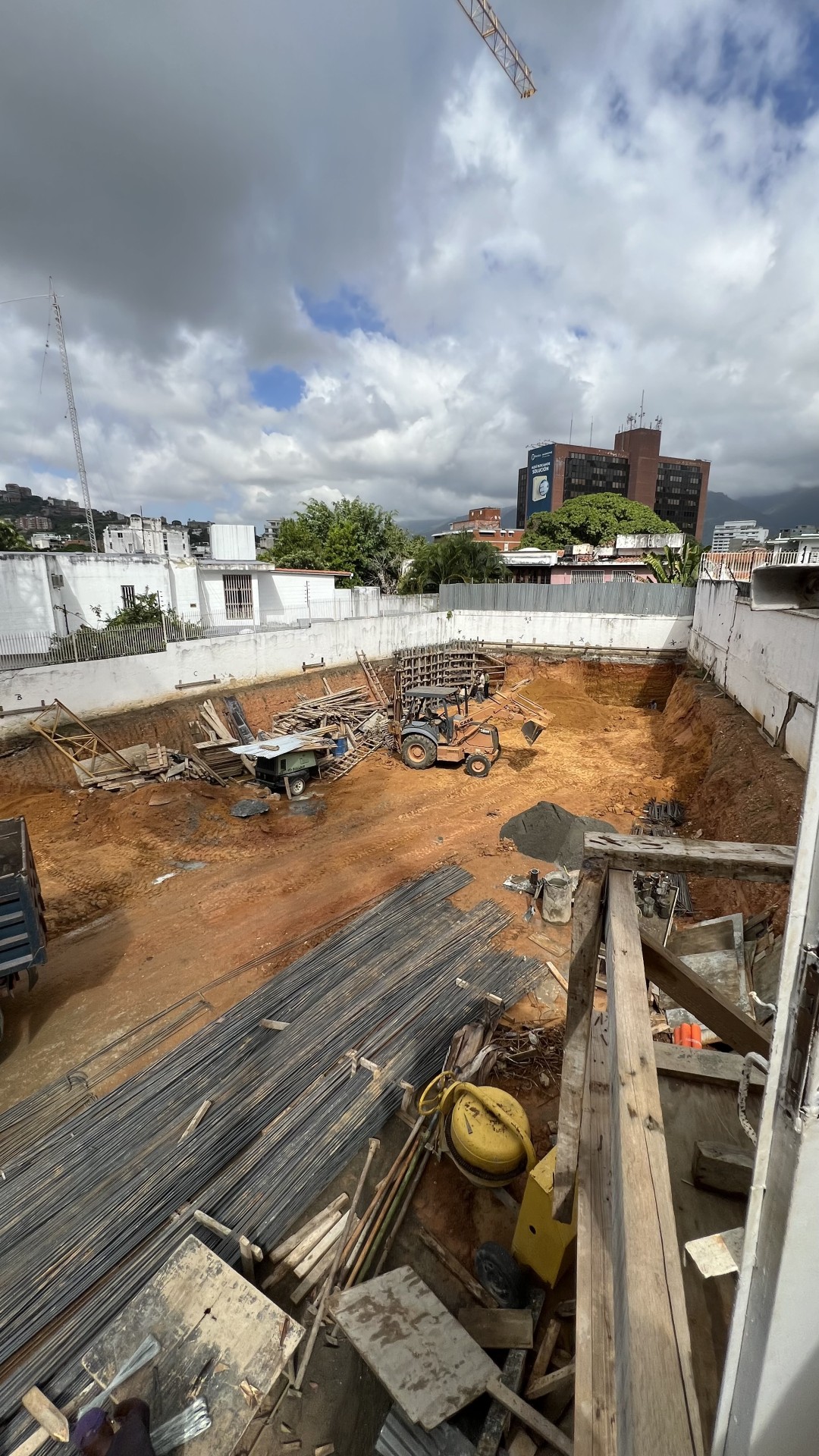 Obra en etapa de movimiento de tierra